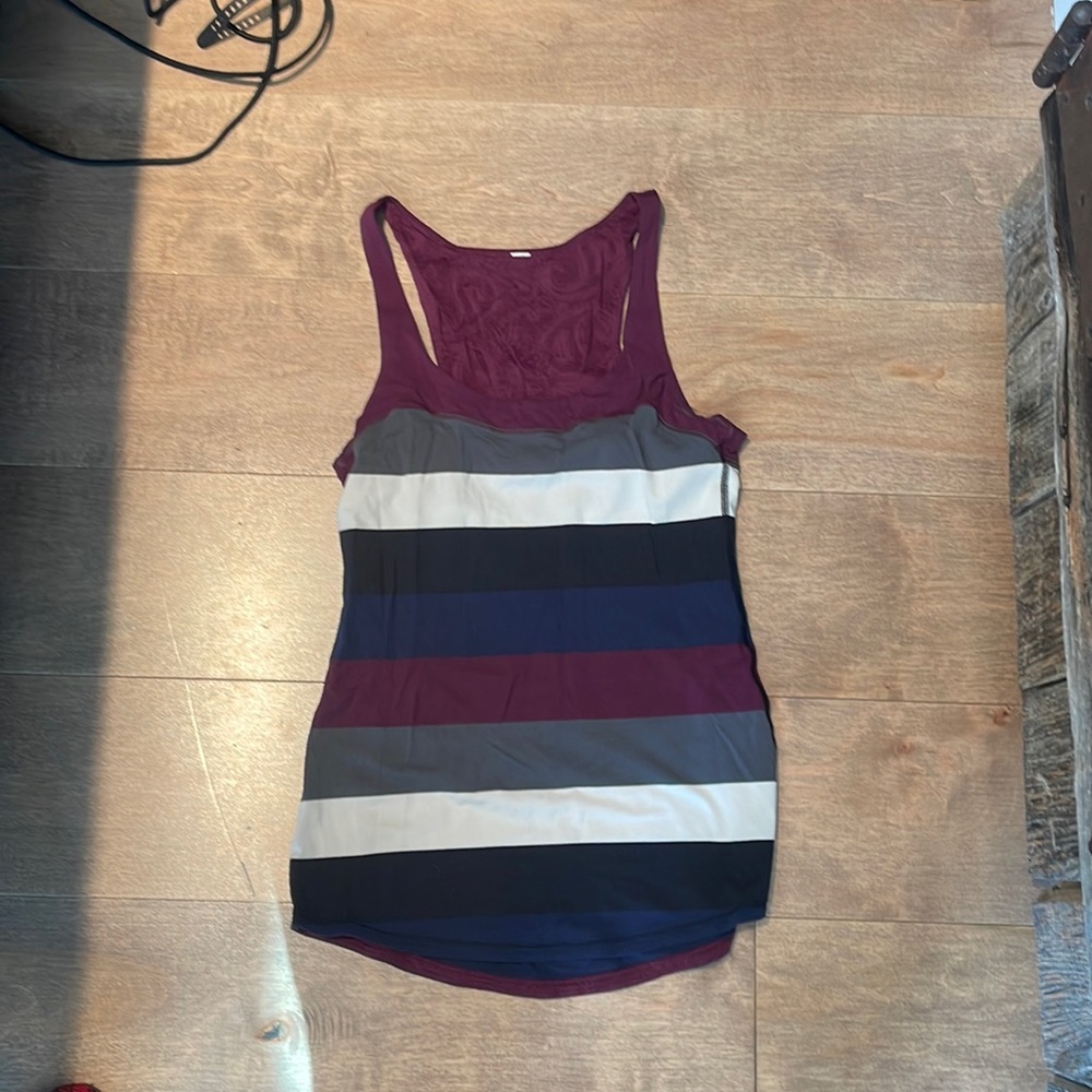 Lululemon size 6 tank